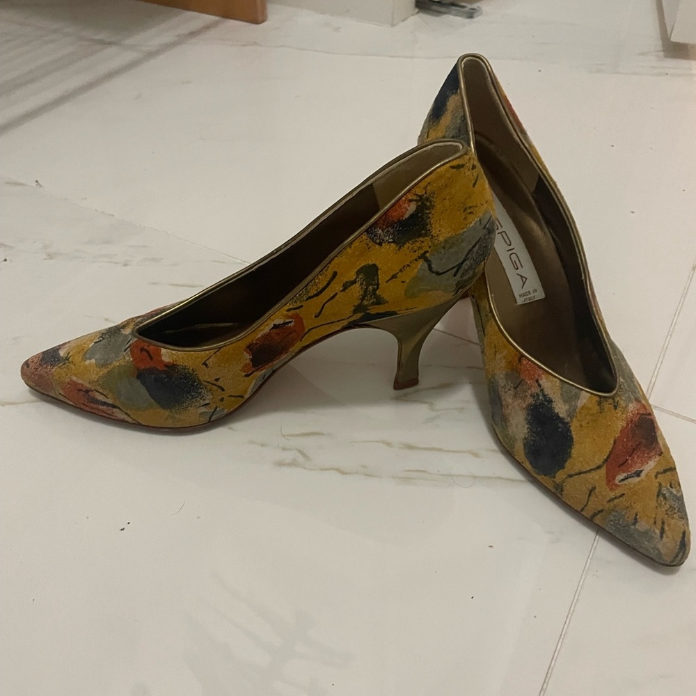 Shoes - Picture 2 of 5